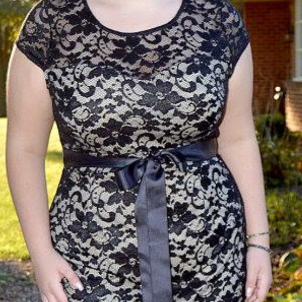 Old Hollywood Lace Prom Dress